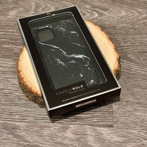 Casely iPhone 11 Pro Max Case Sleek Black Marble with Mag Safe - Picture 1 of 8